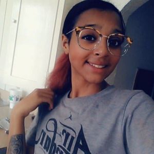 Meet your Posher, Destini